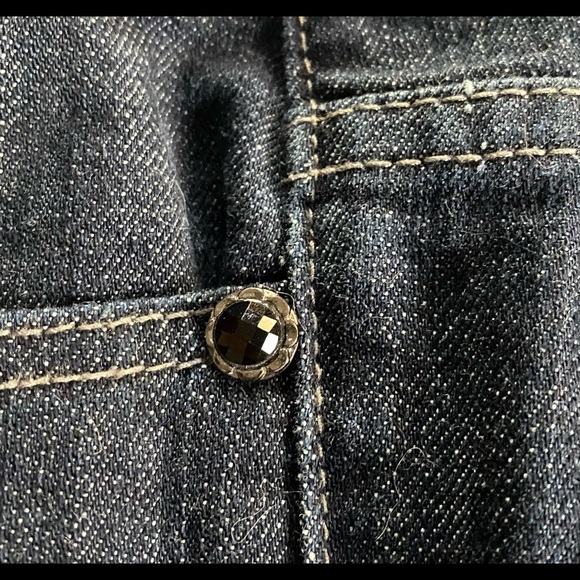 Blue jeans with design on back pockets - Picture 4 of 5